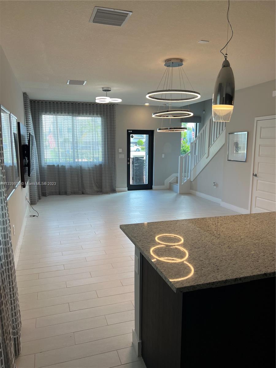 DOWNTOWN DORAL SOUTH PHAS - Residential Lease