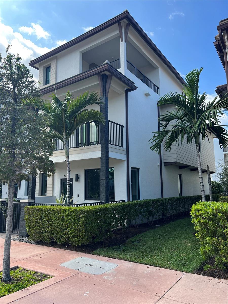 DOWNTOWN DORAL SOUTH PHAS - Residential Lease