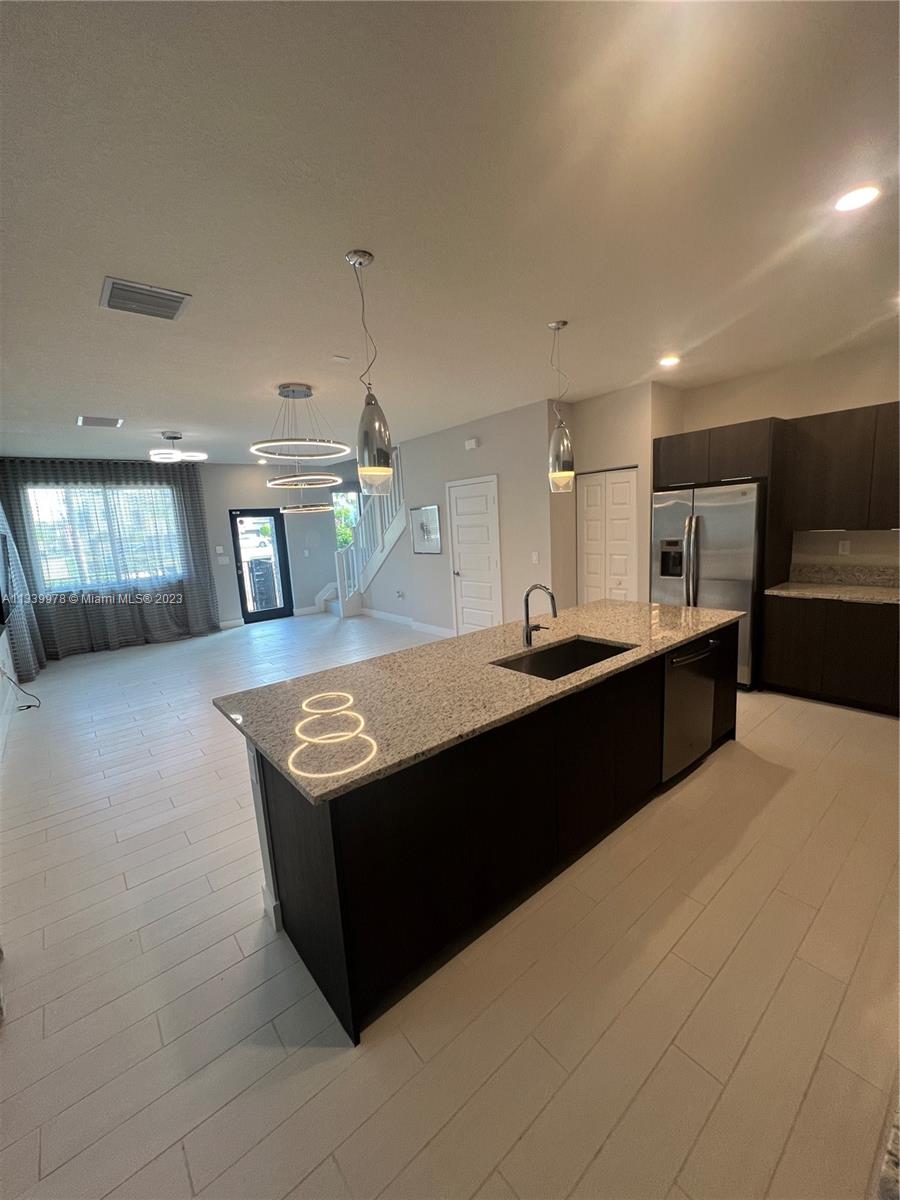 DOWNTOWN DORAL SOUTH PHAS - Residential Lease