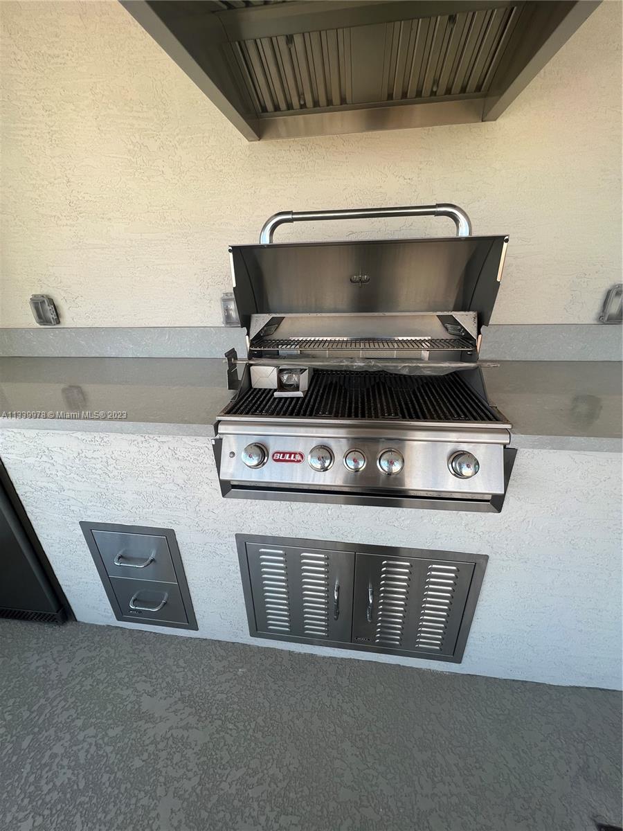 DOWNTOWN DORAL SOUTH PHAS - Residential Lease