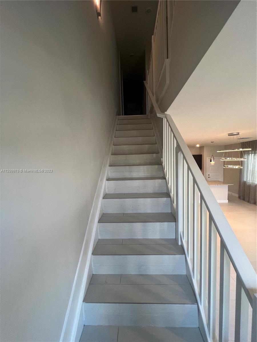 DOWNTOWN DORAL SOUTH PHAS - Residential Lease