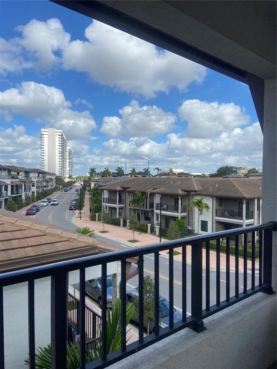 DOWNTOWN DORAL SOUTH PHAS - Residential Lease