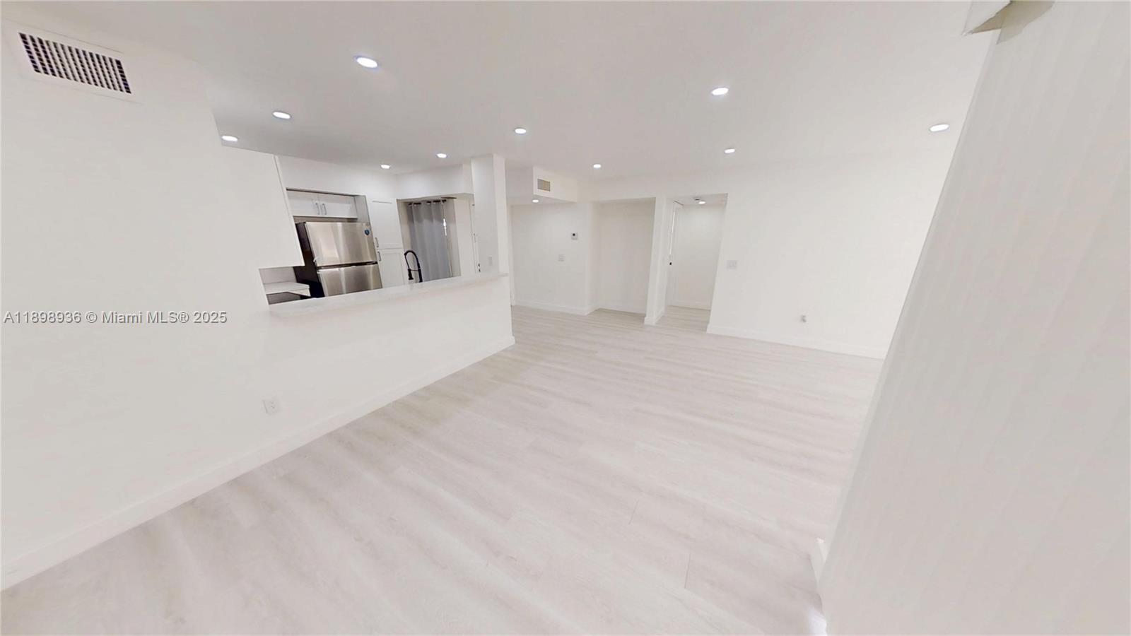 QUATRAINE CONDO III - Residential