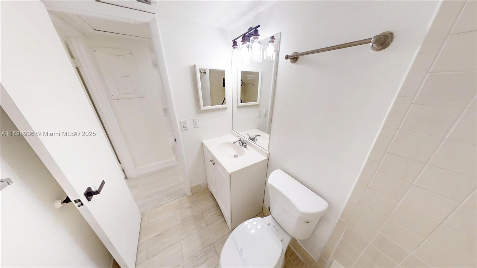 QUATRAINE CONDO III - Residential