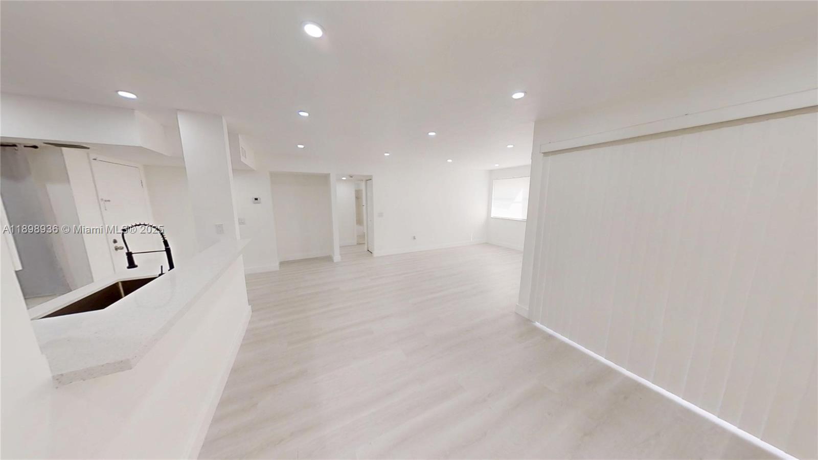 QUATRAINE CONDO III - Residential