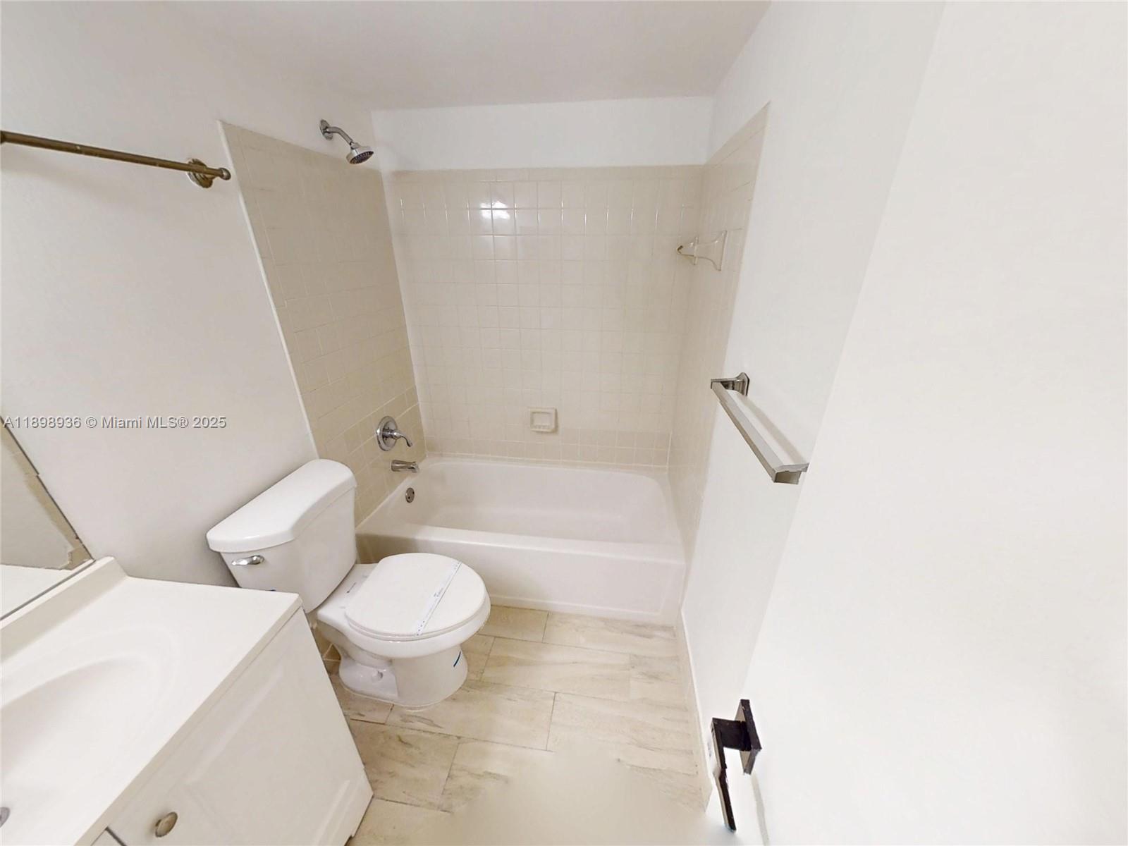 QUATRAINE CONDO III - Residential