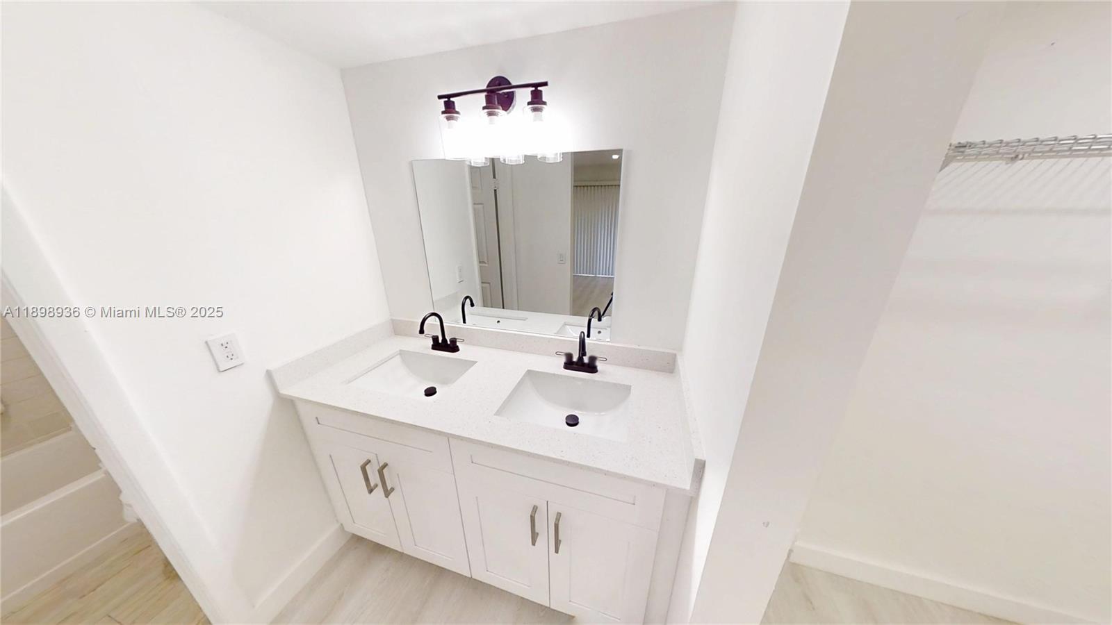 QUATRAINE CONDO III - Residential