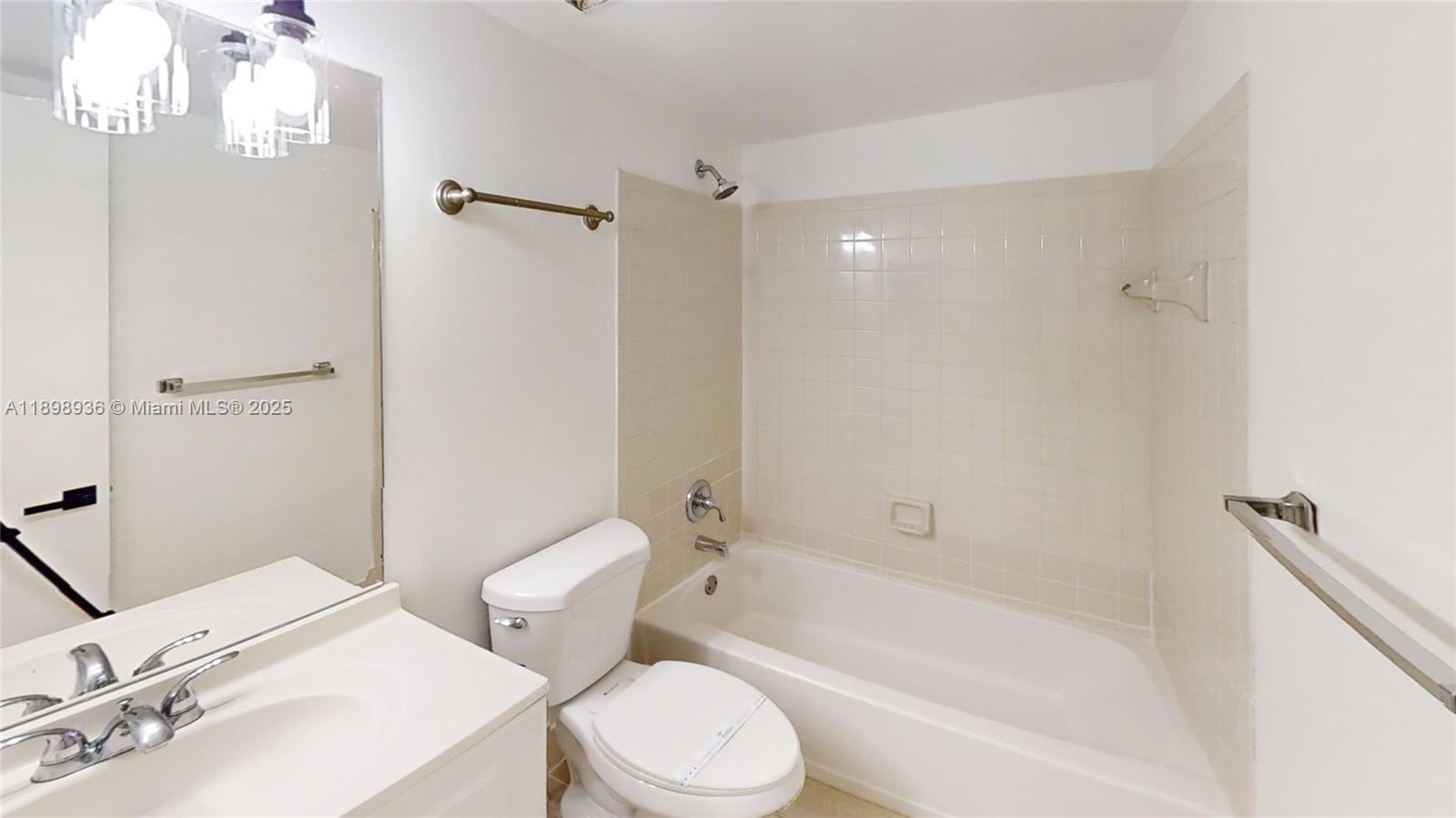 QUATRAINE CONDO III - Residential