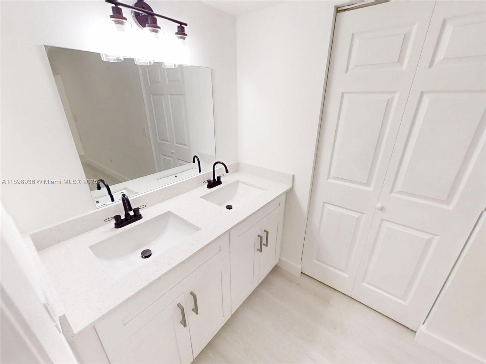 QUATRAINE CONDO III - Residential