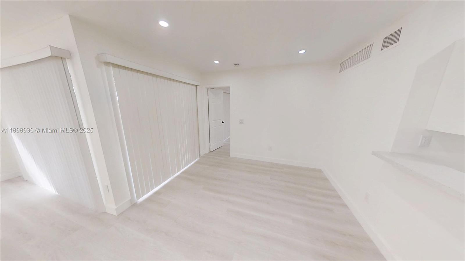 QUATRAINE CONDO III - Residential