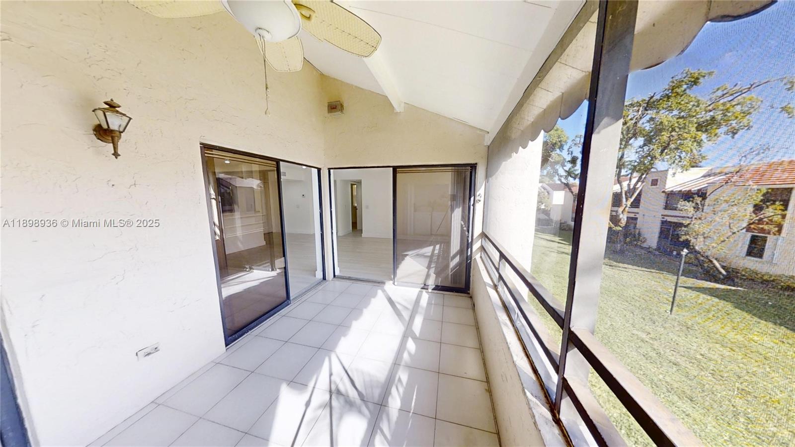 QUATRAINE CONDO III - Residential