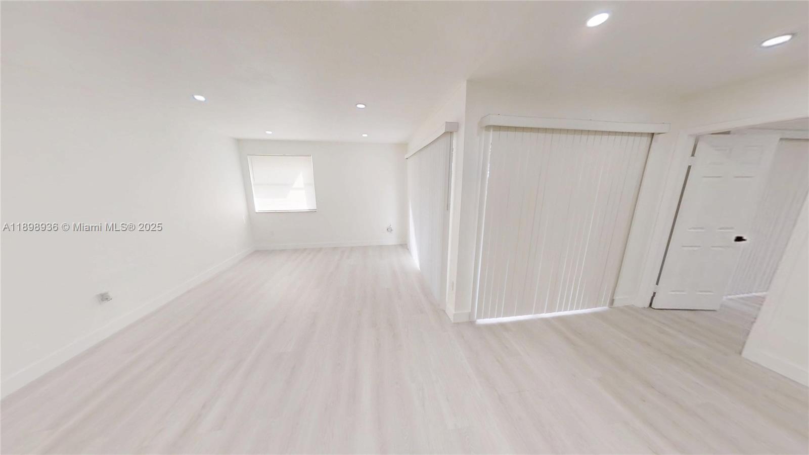 QUATRAINE CONDO III - Residential