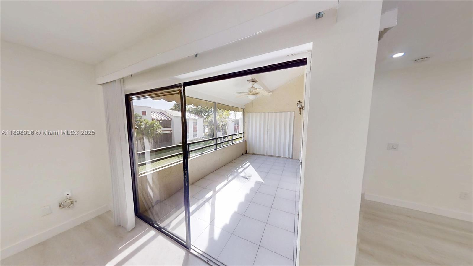 QUATRAINE CONDO III - Residential