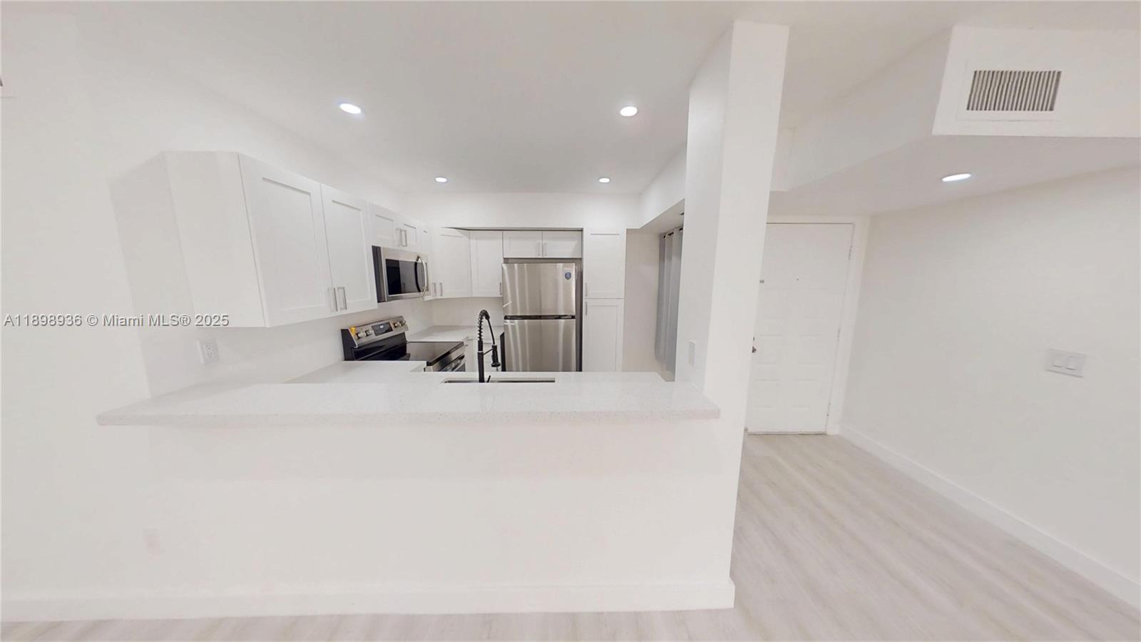 QUATRAINE CONDO III - Residential