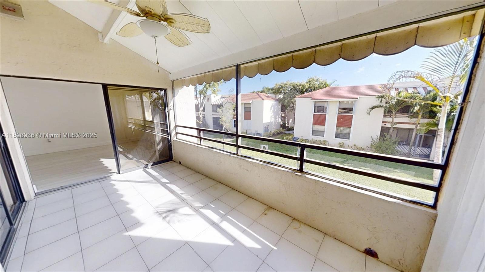 QUATRAINE CONDO III - Residential