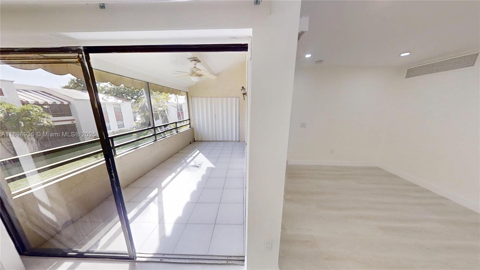 QUATRAINE CONDO III - Residential