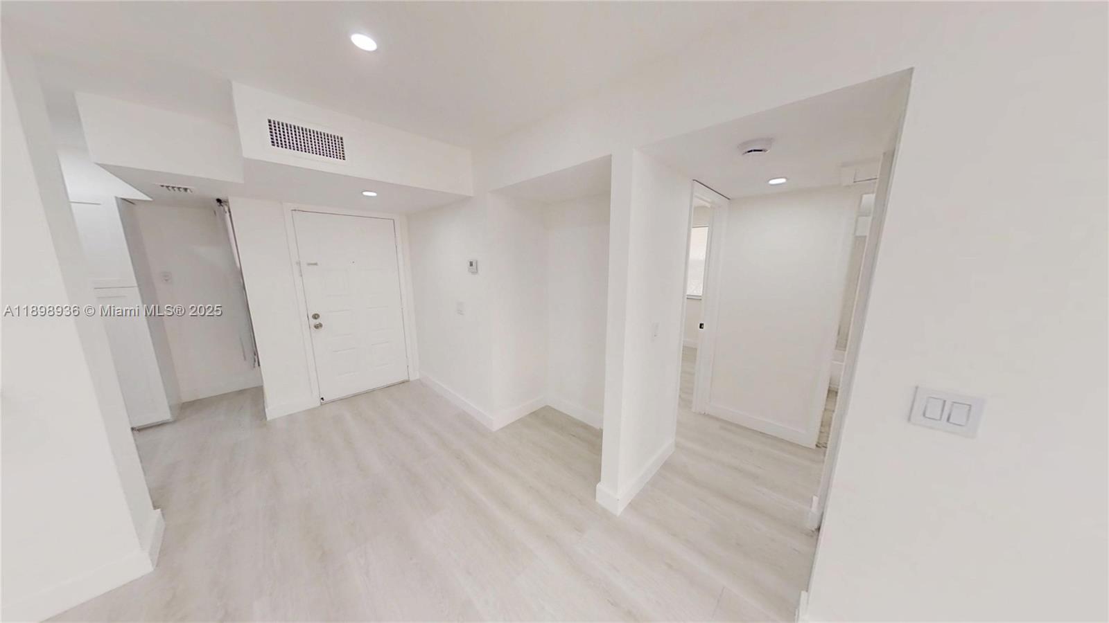 QUATRAINE CONDO III - Residential