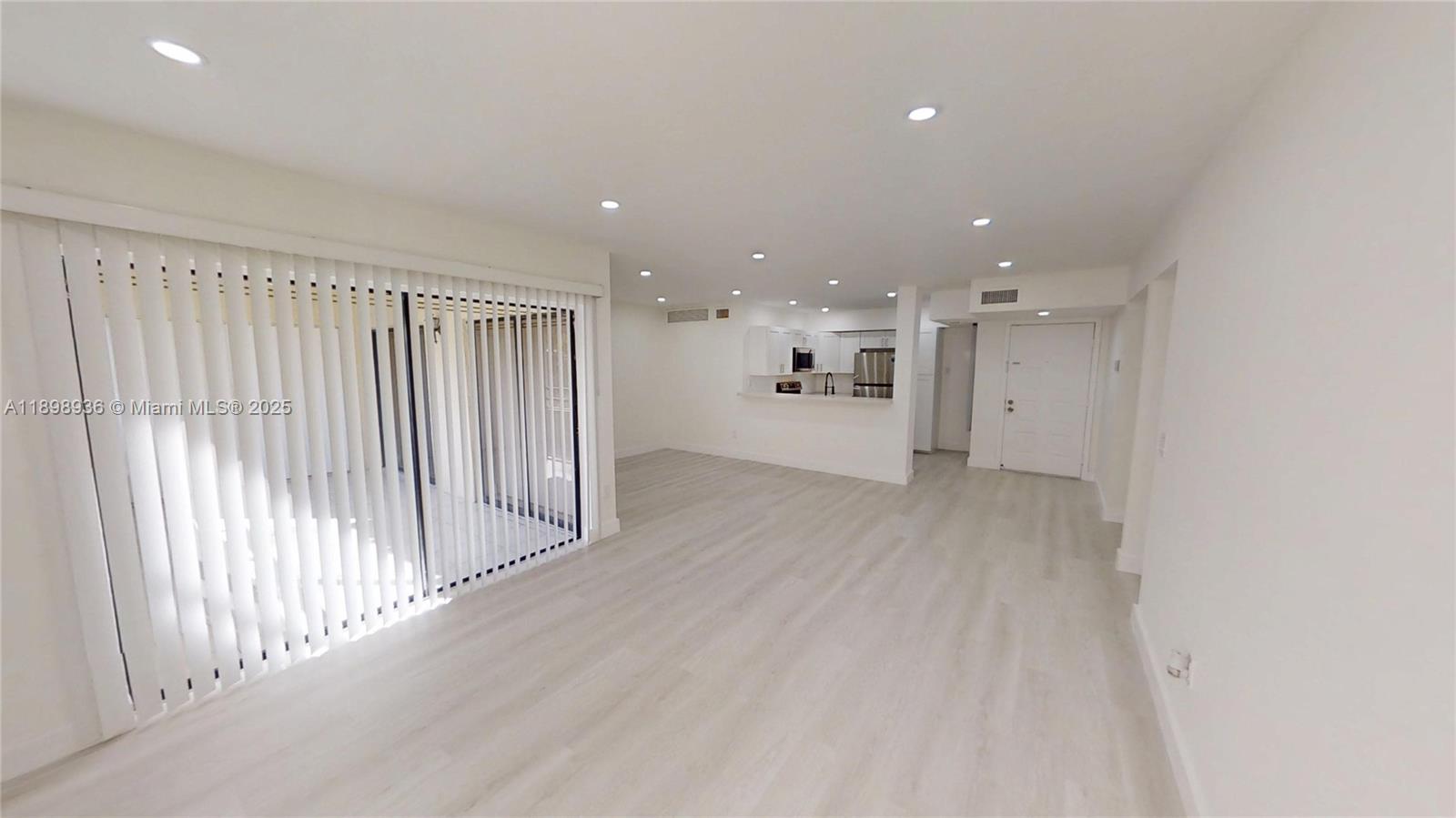QUATRAINE CONDO III - Residential