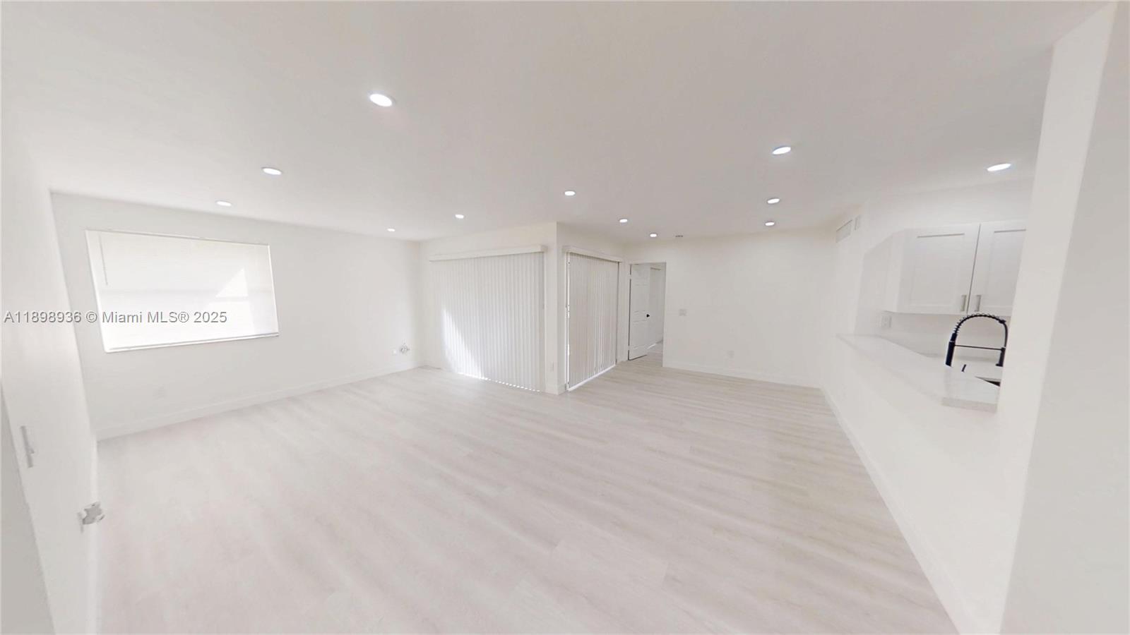 QUATRAINE CONDO III - Residential