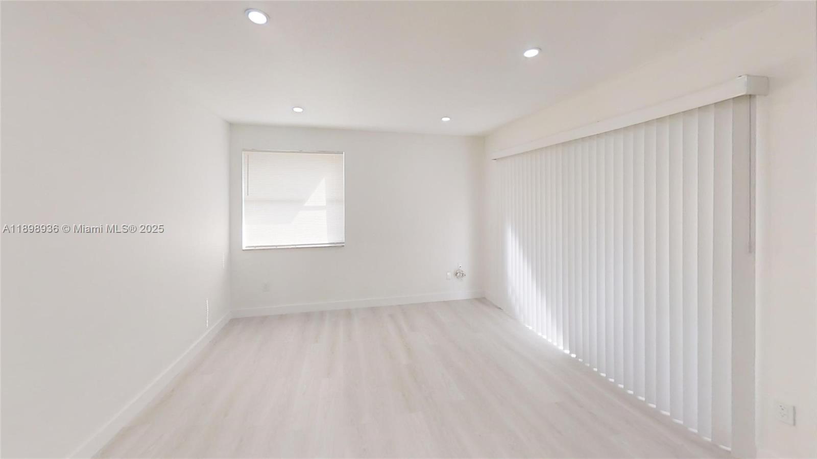 QUATRAINE CONDO III - Residential