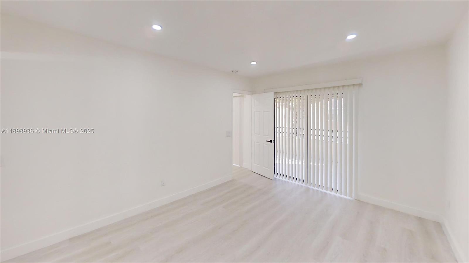 QUATRAINE CONDO III - Residential