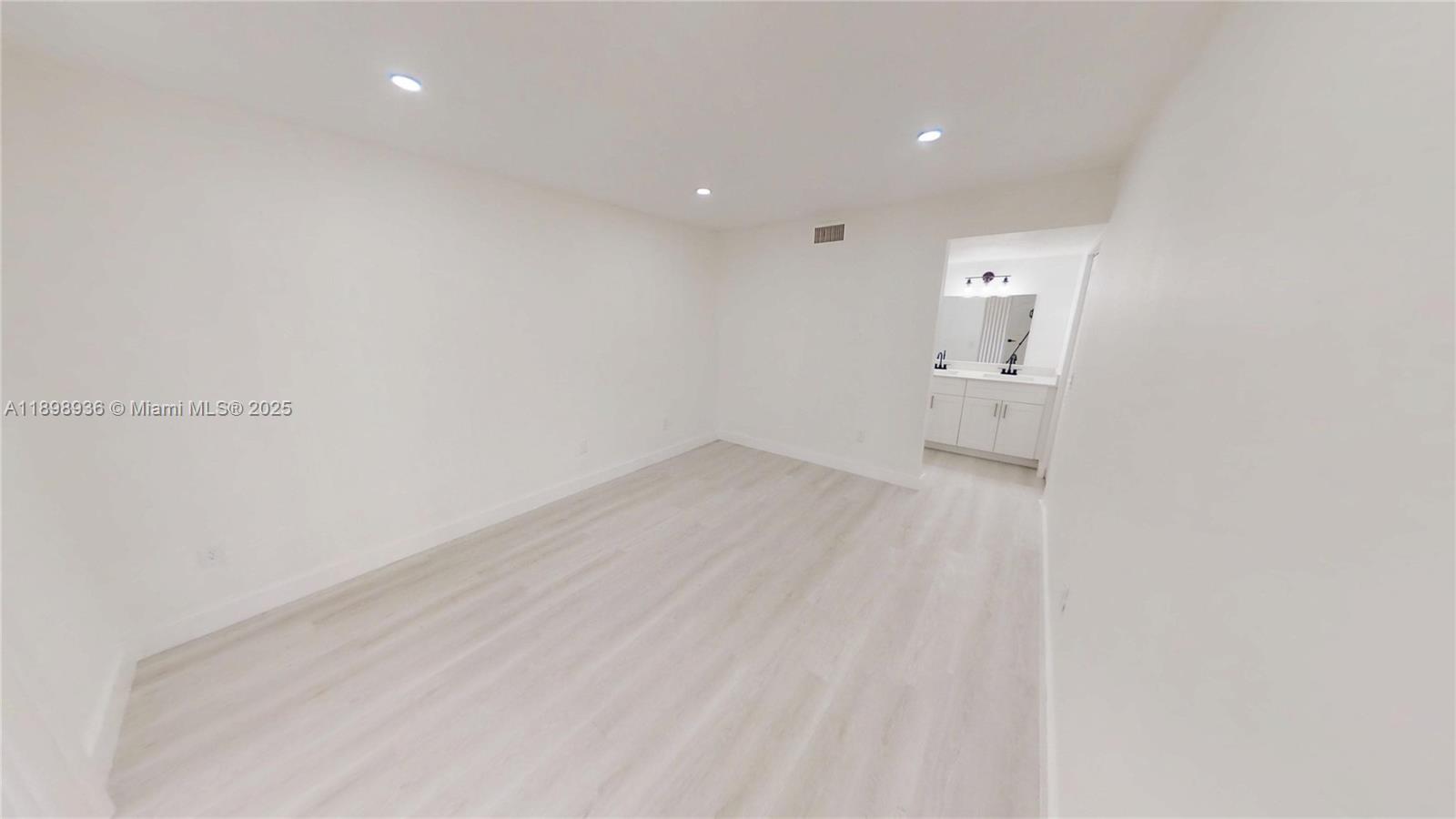 QUATRAINE CONDO III - Residential