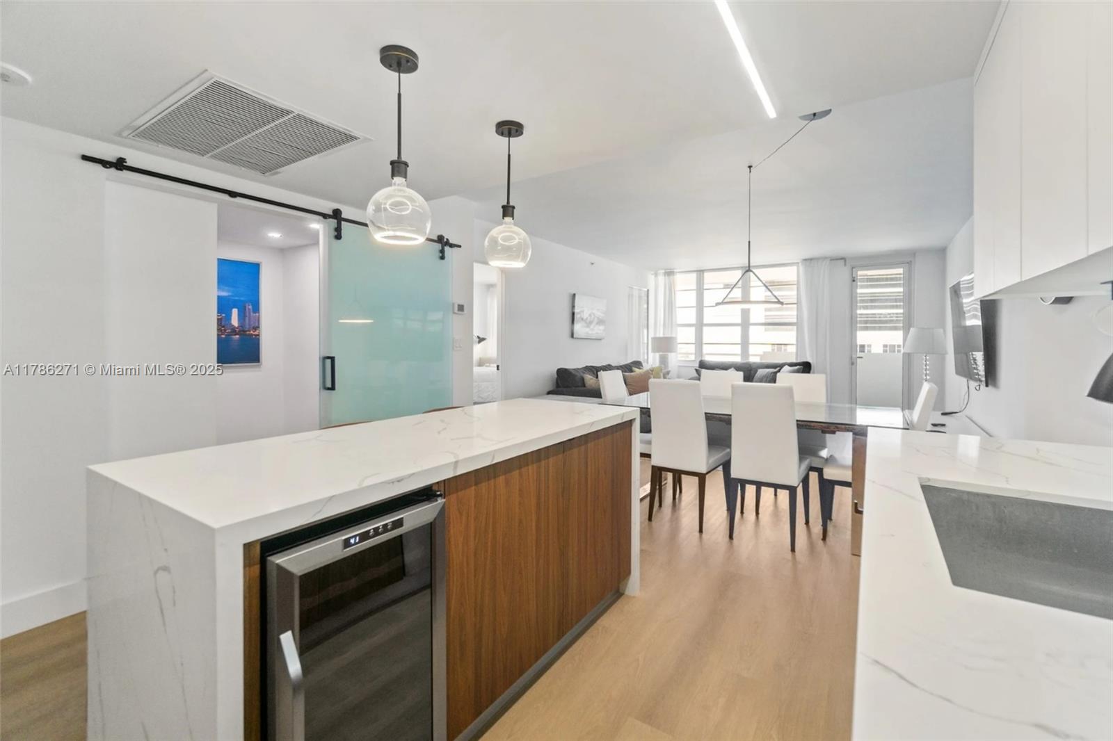 100 Lincoln Rd 908