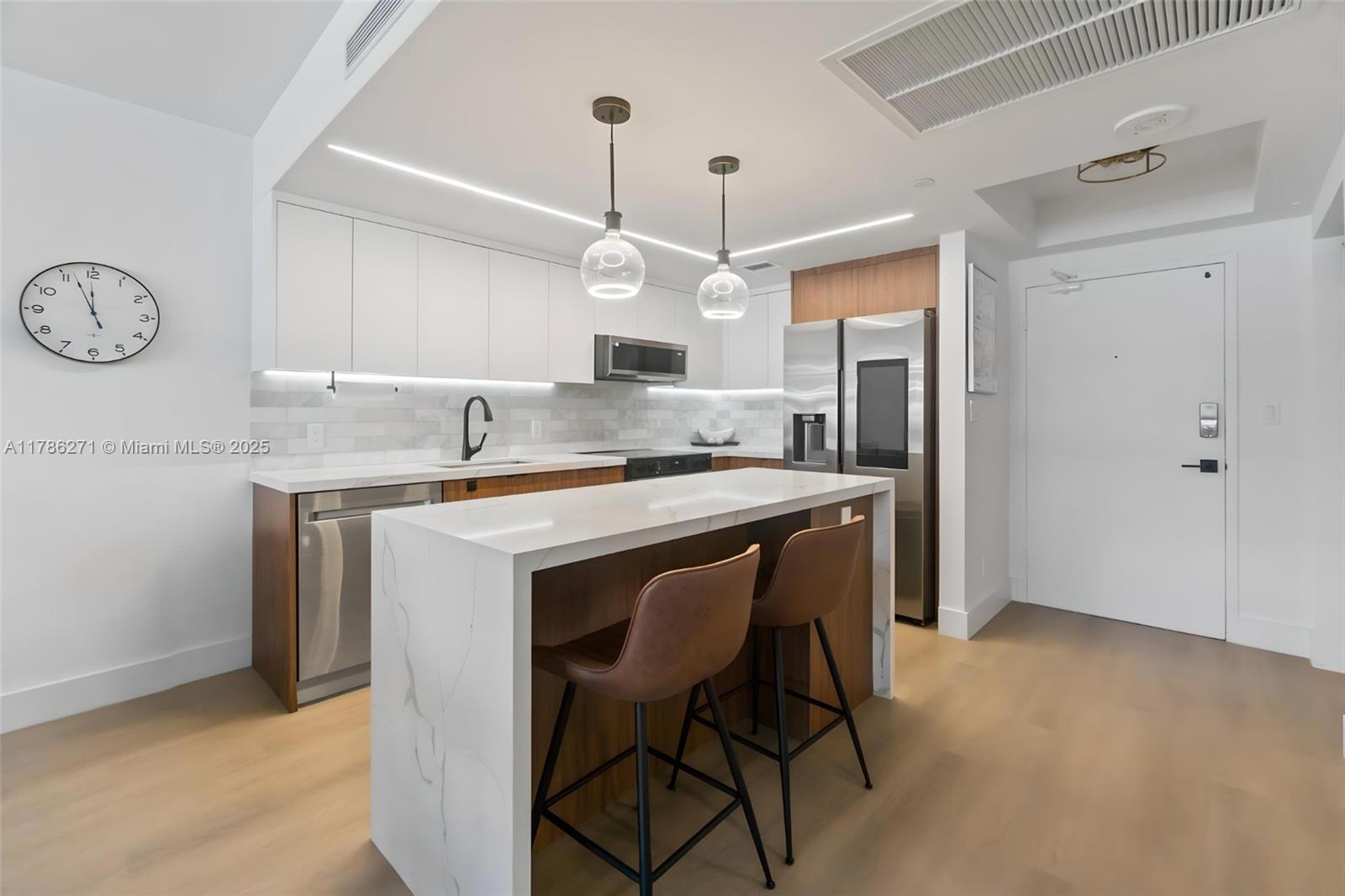 100 Lincoln Rd 908