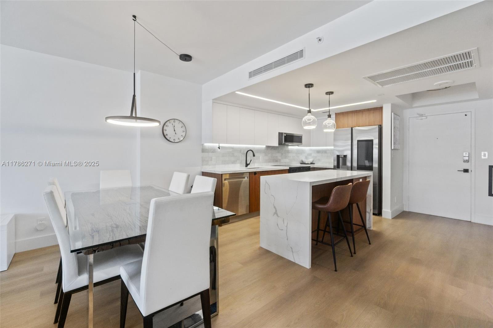 100 Lincoln Rd 908