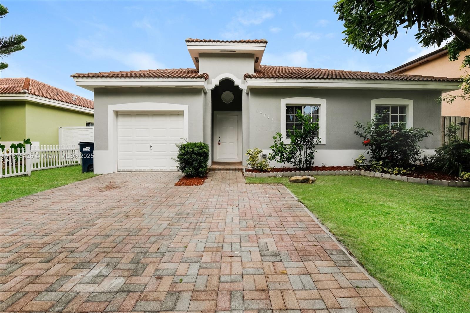 Enjoy this gorgeous home featuring living and entertainment space. This adorable home offers 4 bedroom and 2 bathroom home with Tile and wood type flooring. Home has 1 attached car garage space. The modern kitchen is equipped with modern appliances and offers updated cabinets with plenty of storage space. Home has neutral paint throughout. The private, fenced in backyard, is perfect for pets or for enjoying gorgeous days outdoors. This home won't last long. Apply today!
NOTE: Resident is responsible for installing their own washer & dryer. Move in dates are tentative and subject to change. All our homes convey in safe, clean & fully functional conditions. Prices and availability are subject to change at any time.