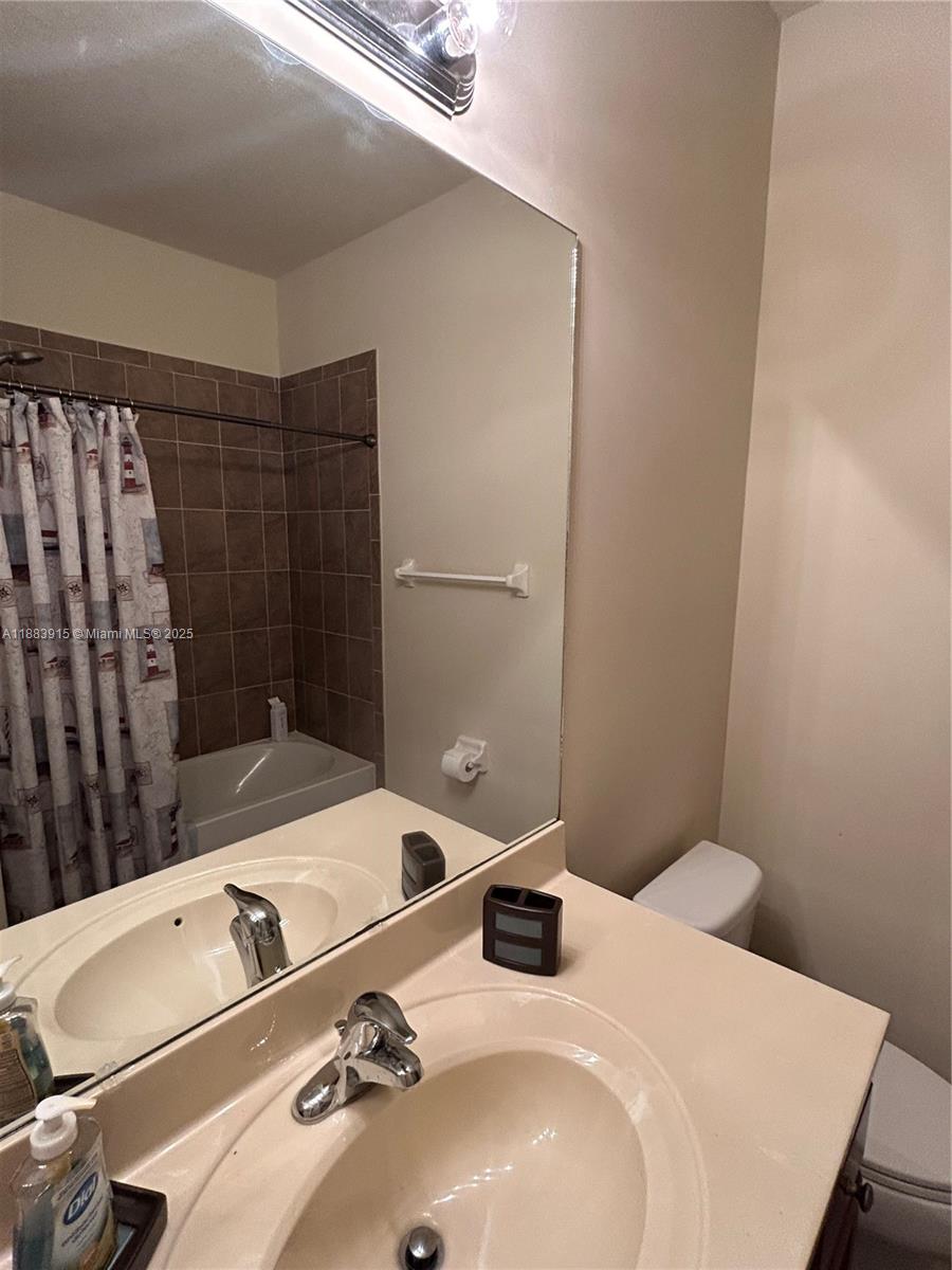 EMERALD CREEK TOWNHOMES - Residential