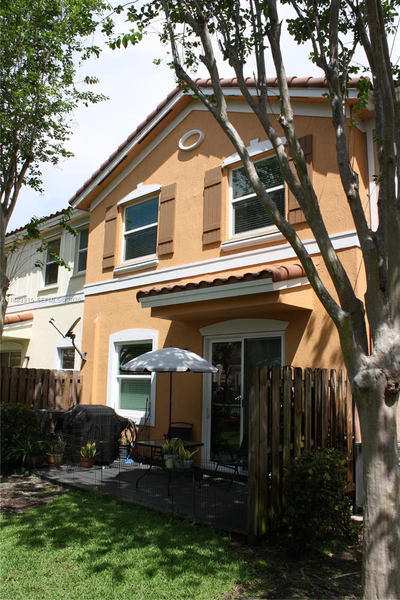 EMERALD CREEK TOWNHOMES - Residential