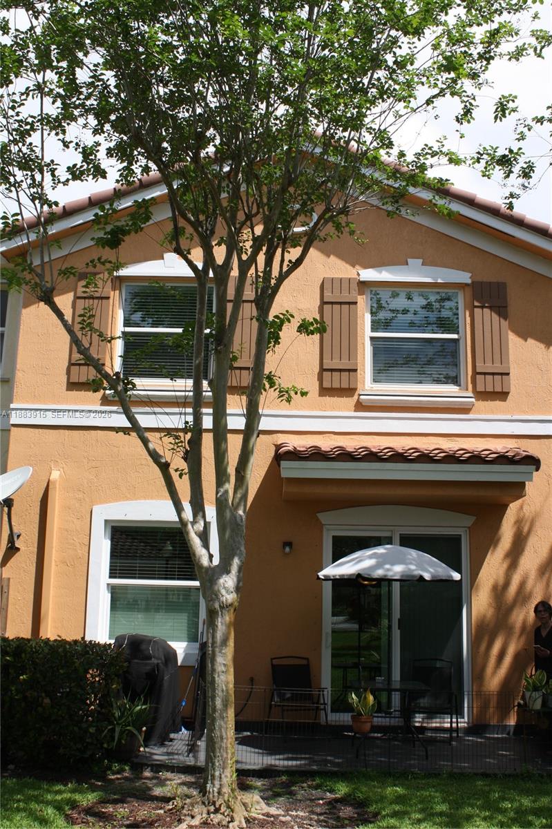 EMERALD CREEK TOWNHOMES - Residential