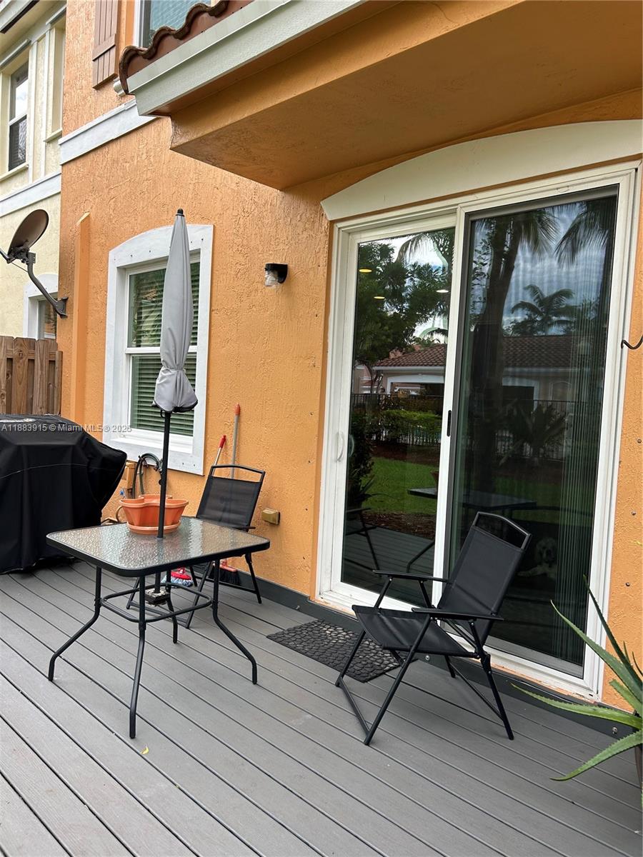 EMERALD CREEK TOWNHOMES - Residential