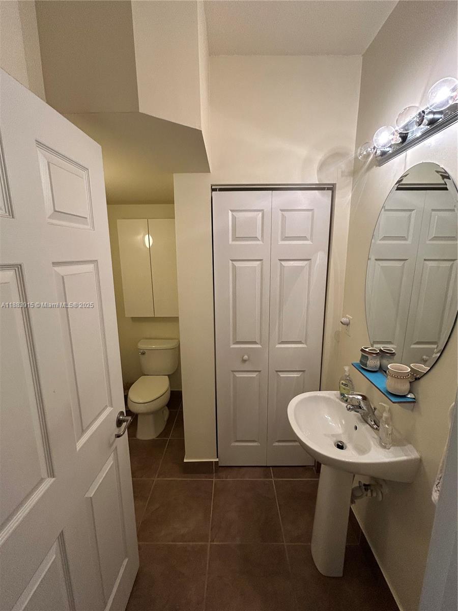 EMERALD CREEK TOWNHOMES - Residential