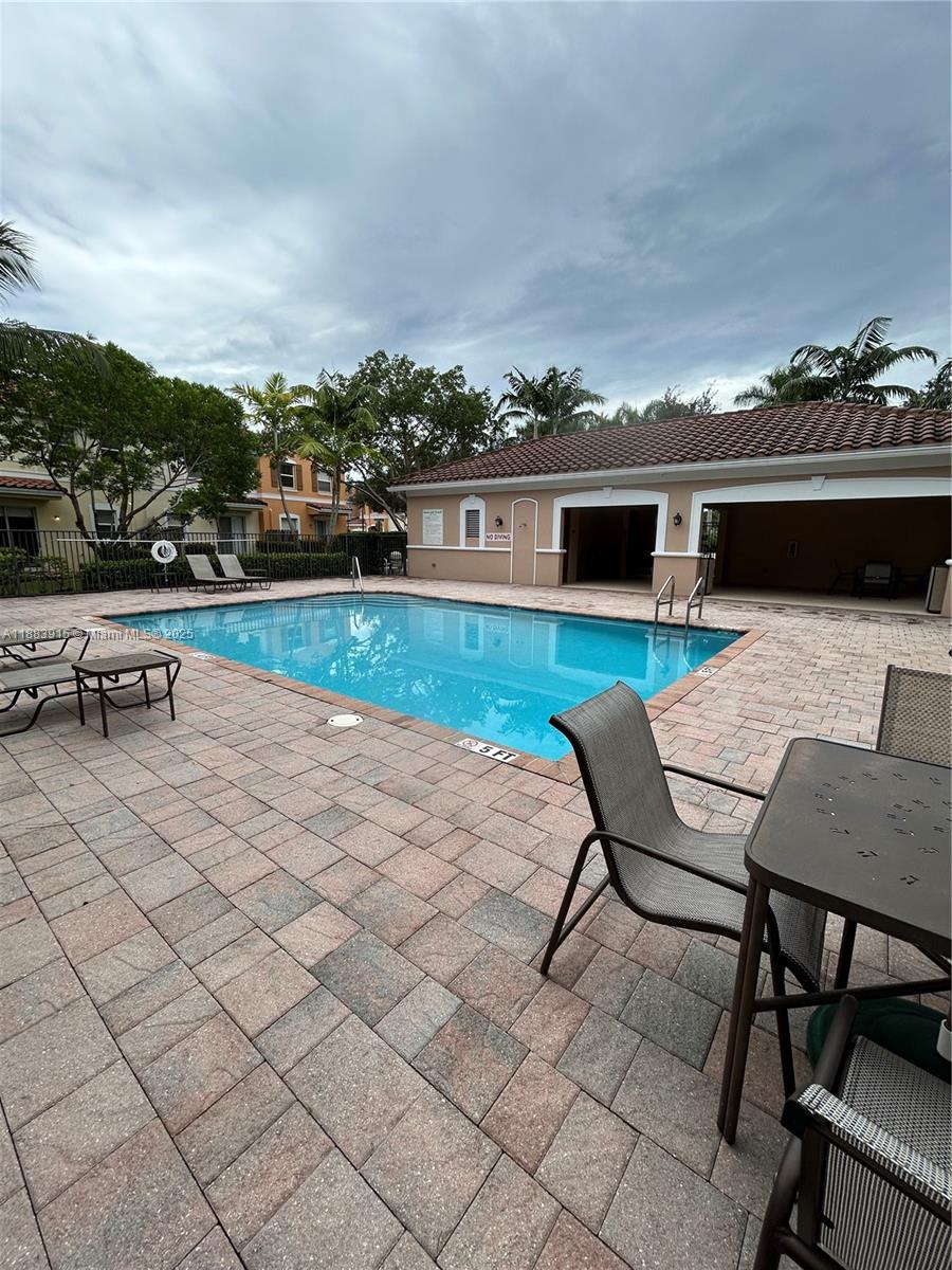 EMERALD CREEK TOWNHOMES - Residential