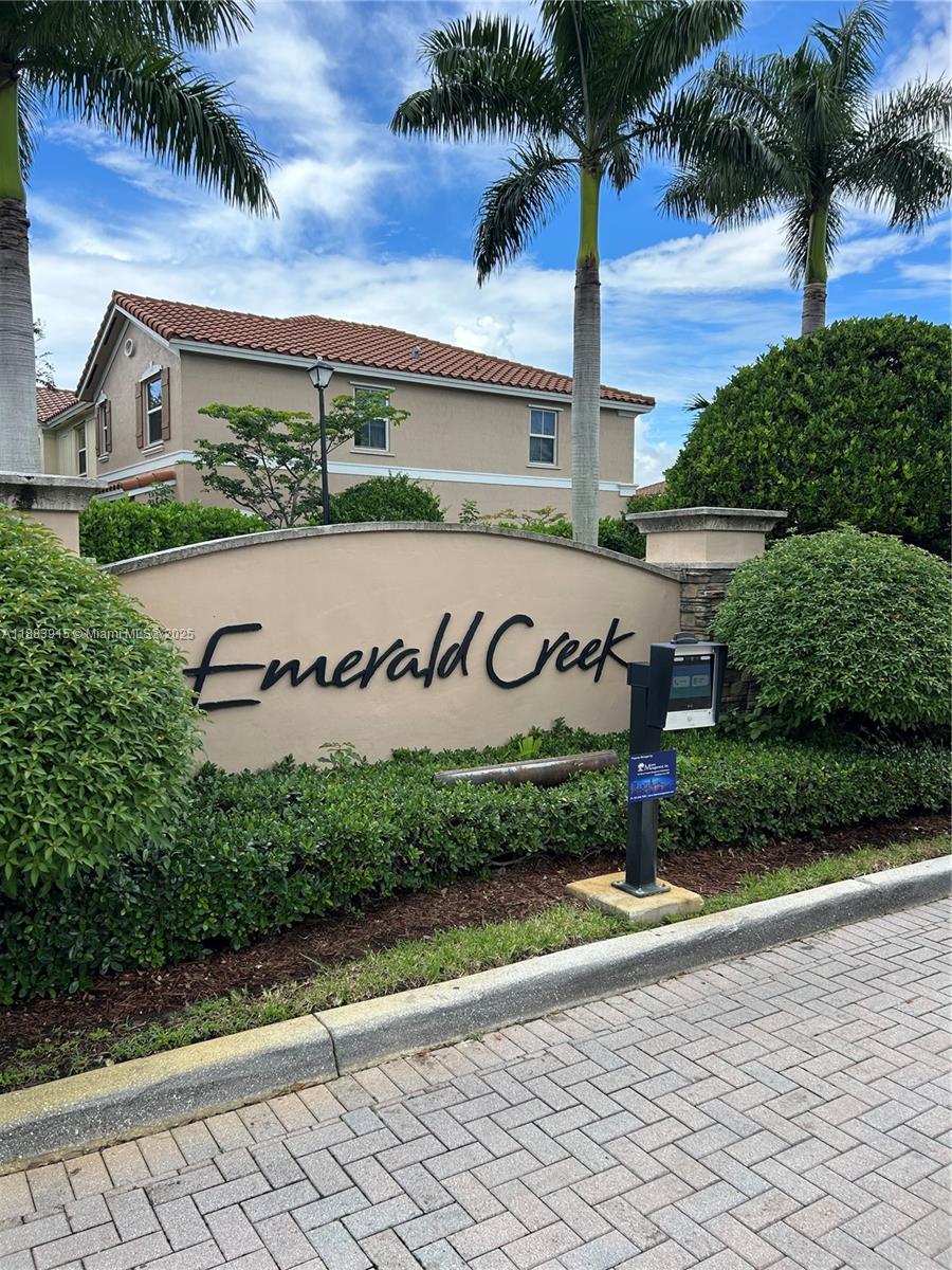 EMERALD CREEK TOWNHOMES - Residential