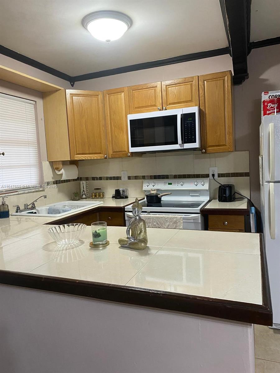 4050 Nw 135th St 20-1, Opa-Locka, Miami-Dade County, Florida - 1 Bedrooms  
1 Bathrooms - 