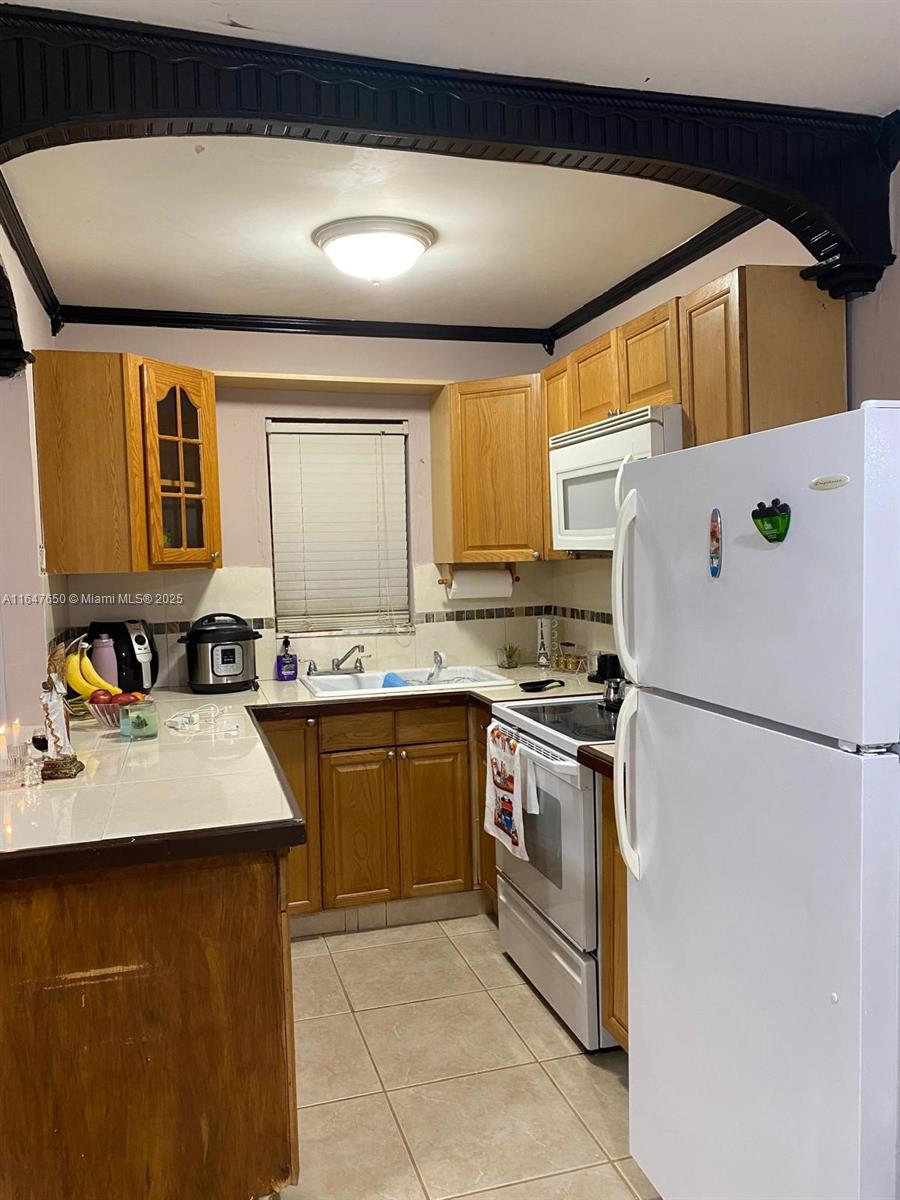 VILLA BISCAYA JARDINES CO - Residential