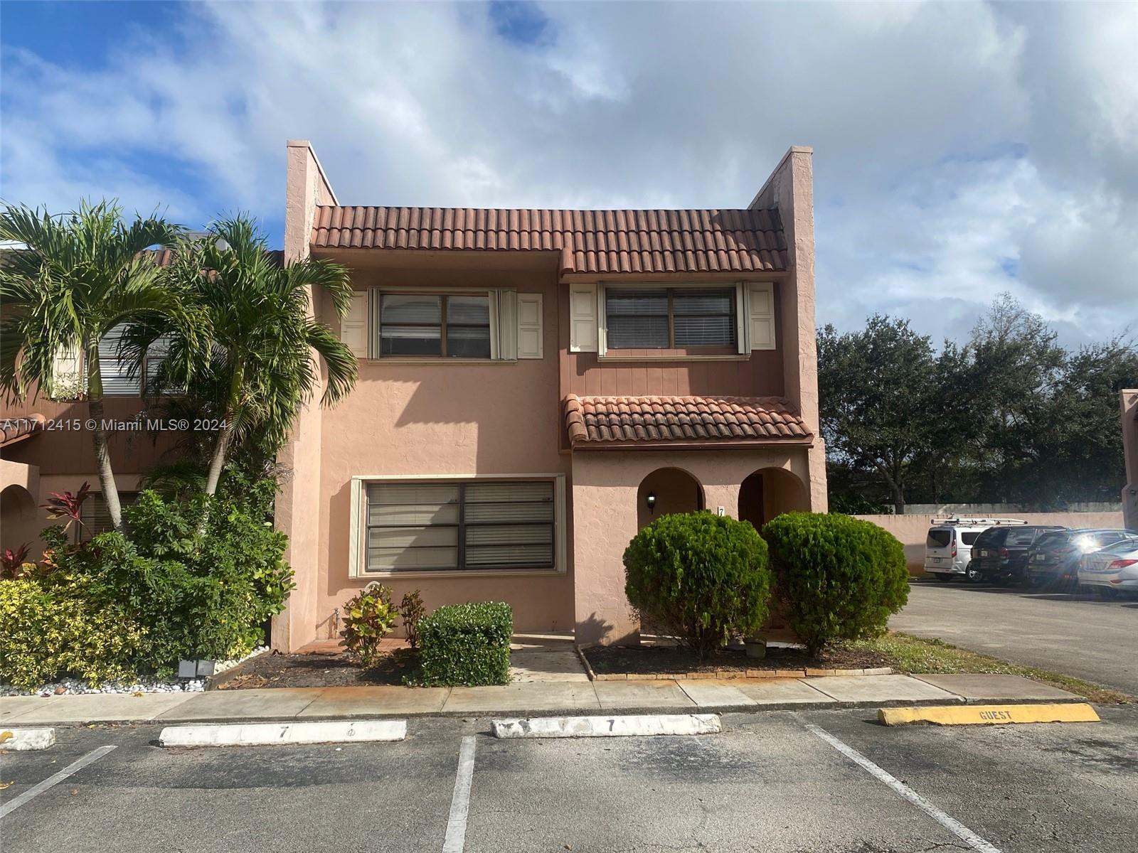 Rental Property at 7 S Valencia Dr 4-6, Davie, Broward County, Florida - Bedrooms: 3 
Bathrooms: 3  - $2,600 MO.