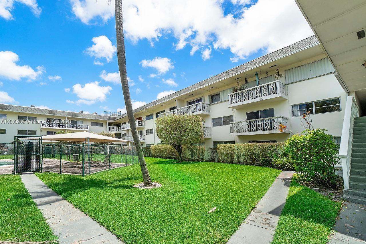 Rental Property at 4200 Nw 3rd Ct 224, Plantation, Miami-Dade County, Florida - Bedrooms: 1 
Bathrooms: 1  - $1,500 MO.
