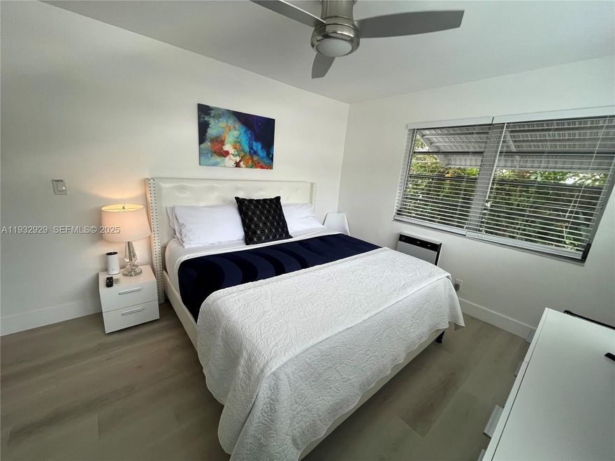 Three blocks to the beach!! Come live in this mid century modern fully furnished 1 bedroom located three blocks from Central Beach. The hidden gem is completely renovated with a king size bed, fully equipped kitchen, and even a pull out sofa in the living room. Beach Ridge has a private keyed entrance, heated pool, and laundry facilities for use. Available as an annual rental ($2000/mo) or short term ($3000/mo). Ideal for someone relocating to Fort Lauderdale or looking for an extended vacation. Available after April 6 2026.