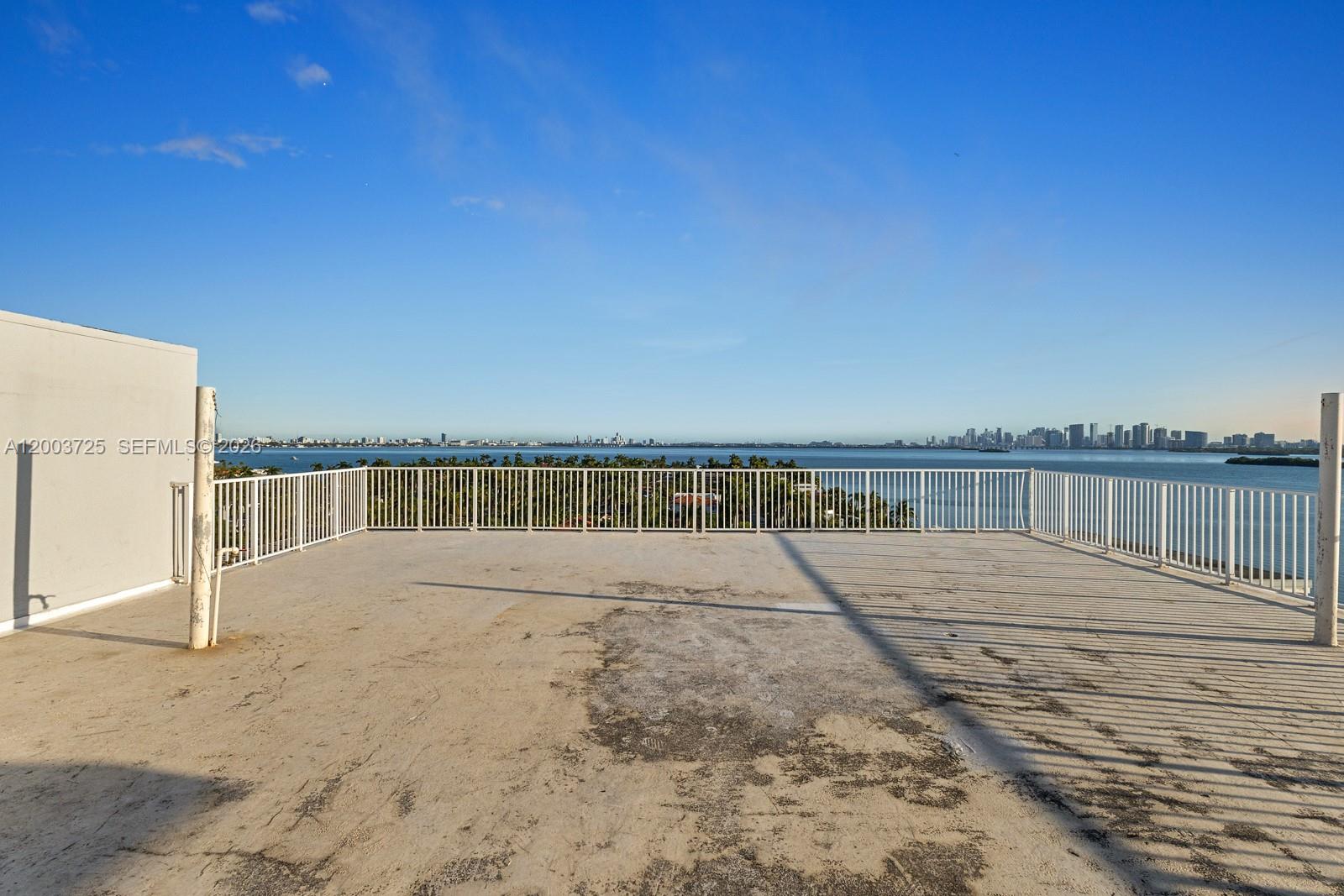 BAYSHORE YACHT & TENNIS C - Residential