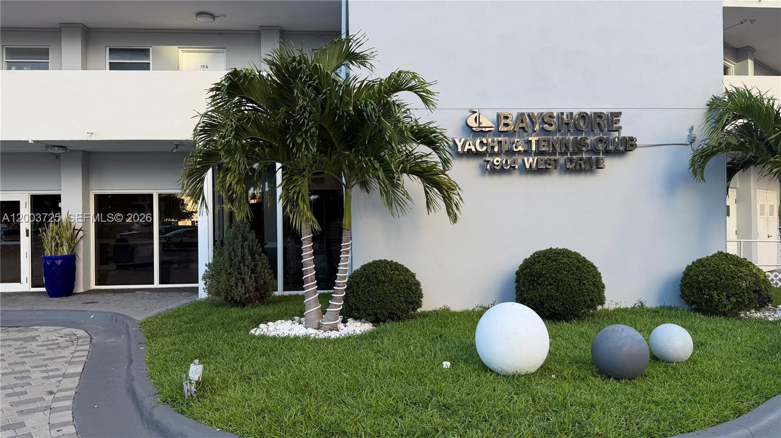 BAYSHORE YACHT & TENNIS C - Residential