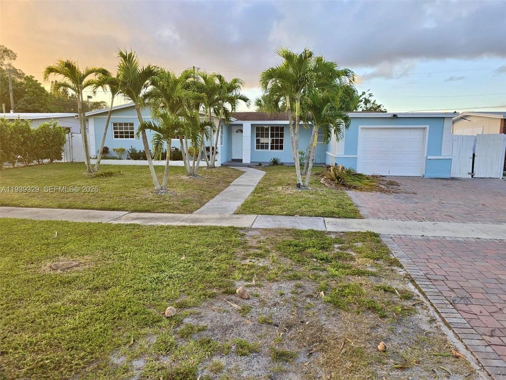 Photo of 309 Masters Rd, Palm Springs, FL 33461 (MLS # A11939329)