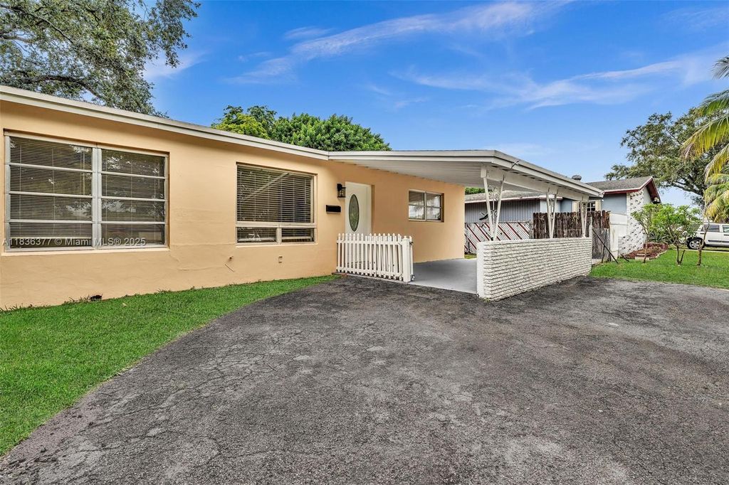 Photo of 1910 N 61st Ter #0, Hollywood, FL 33024 (MLS # A11836377)