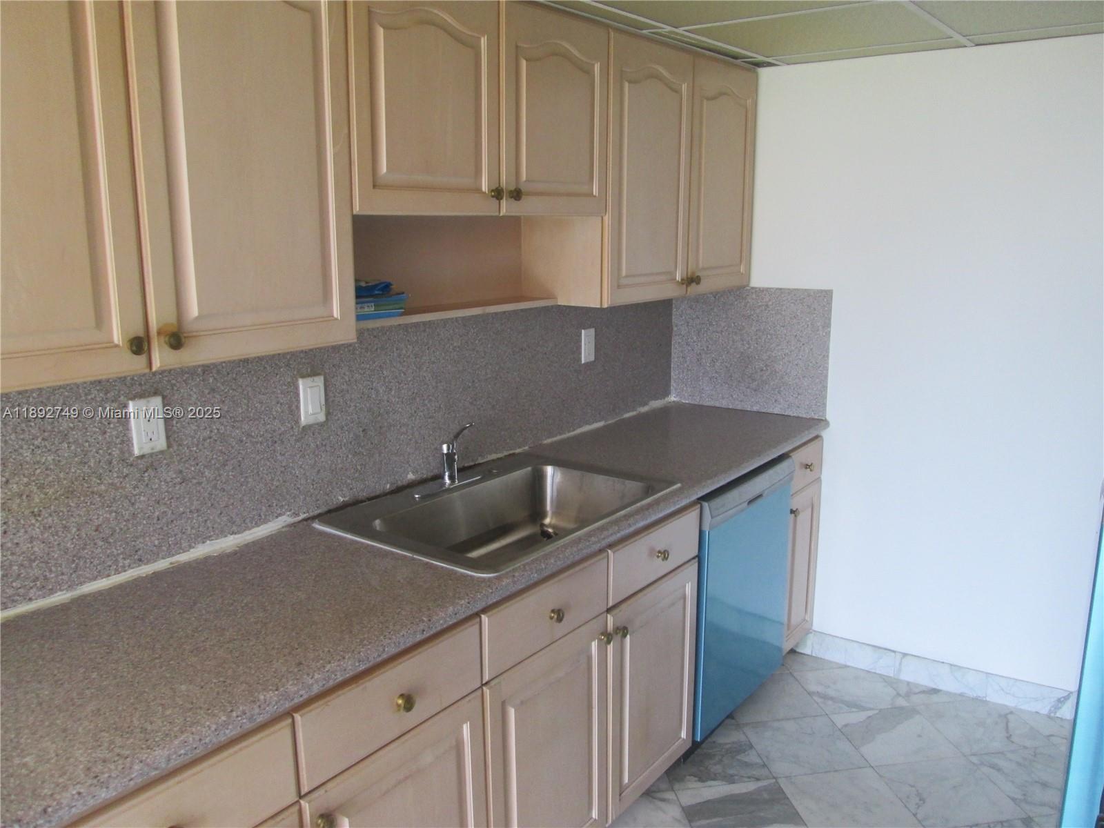 FAIRVIEW HOUSE CONDO - Residential Lease