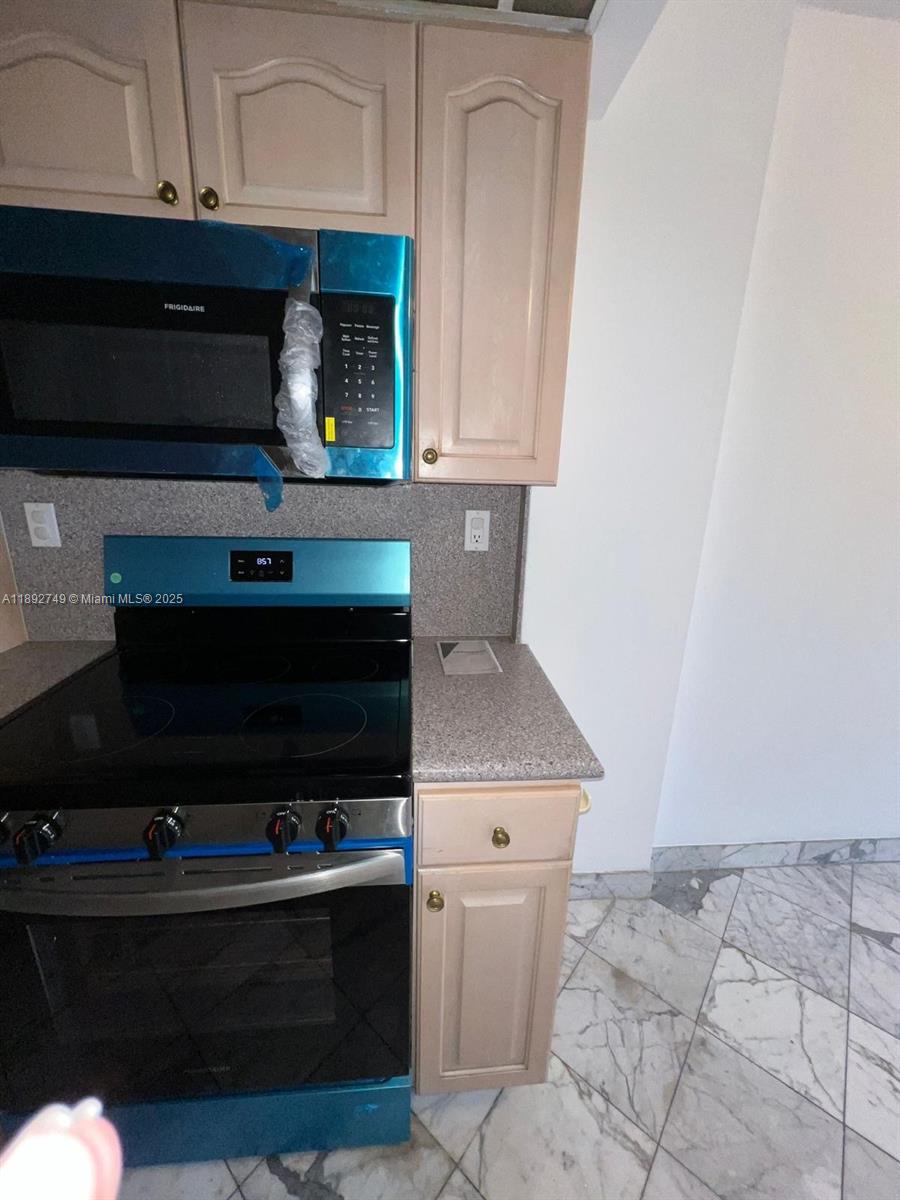 FAIRVIEW HOUSE CONDO - Residential Lease