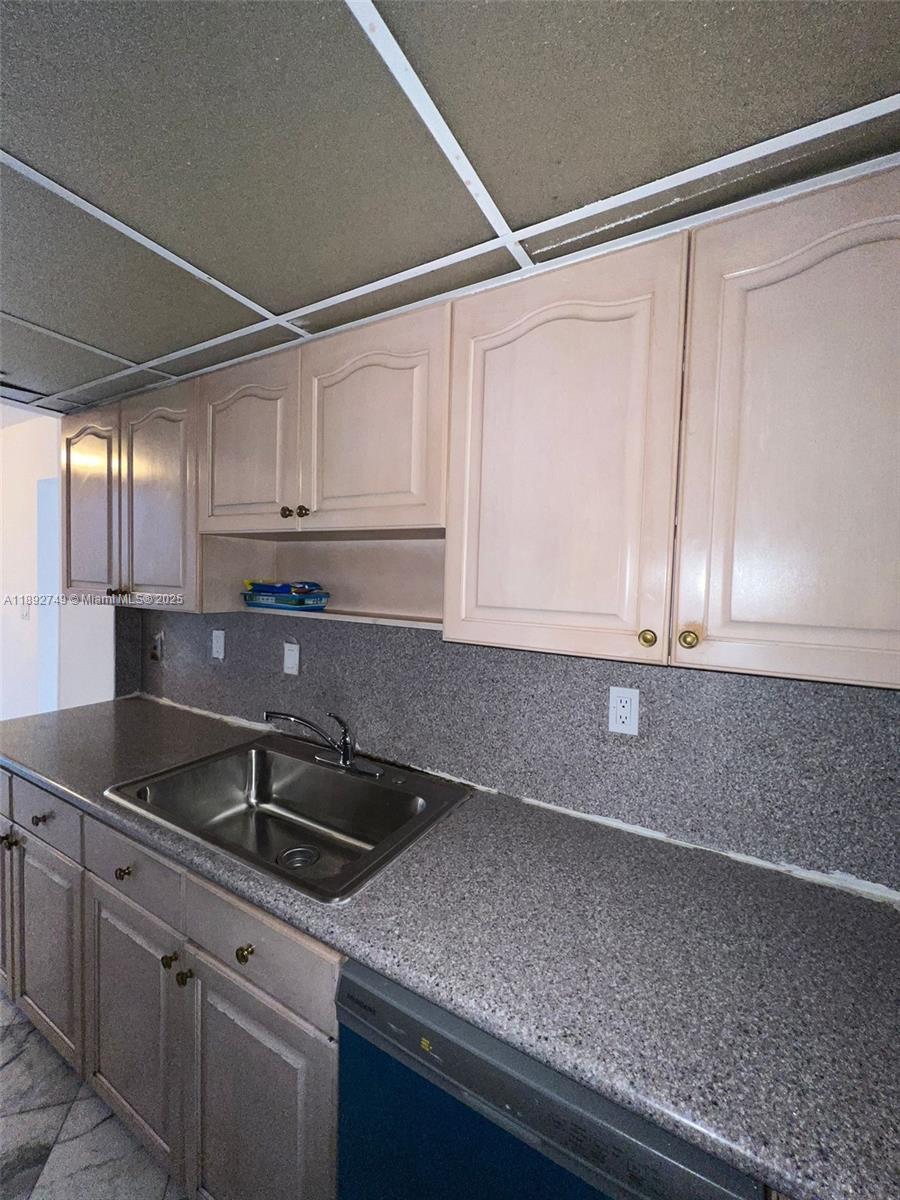 FAIRVIEW HOUSE CONDO - Residential Lease