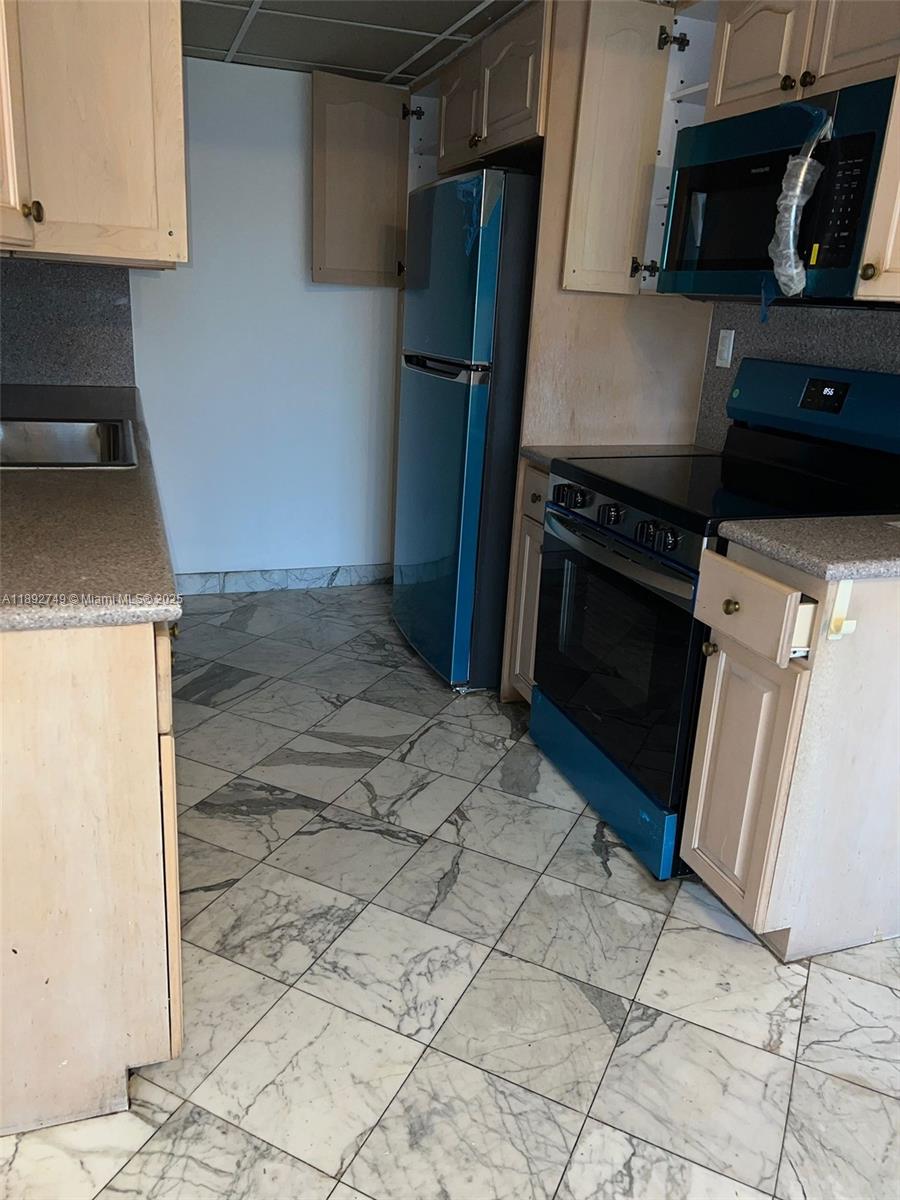 FAIRVIEW HOUSE CONDO - Residential Lease